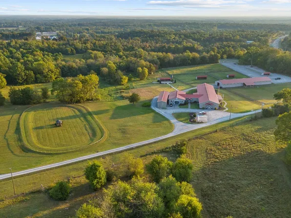 1190 W Ellington Pkwy, Lewisburg, TN 37091