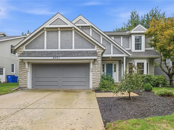 8221 W 152nd Ter, Overland Park, KS 66223
