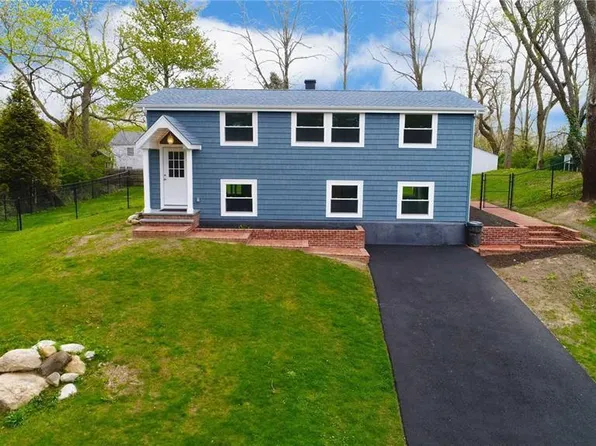 4 Bunny Ln, East Setauket, NY 11733