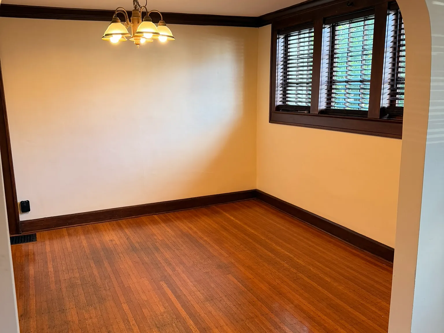 4330 Boulevard Pl — Photo 2