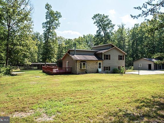 What  a lovely front yard