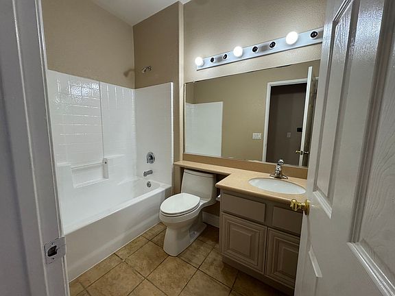 4th image of 6213 Avenida De Las Vistas