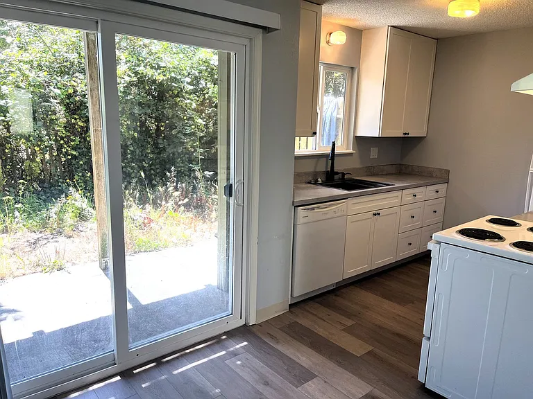 1210 J St — Photo 9
