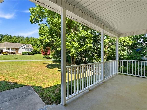 4th image of 611 Rockwood Dr