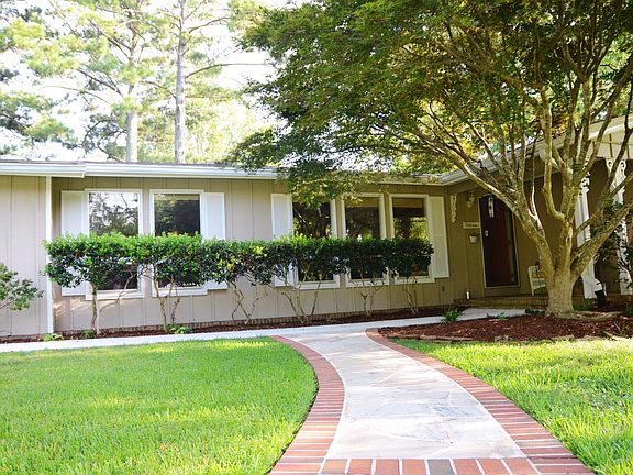 2nd image of 12008 Camelot Dr SE