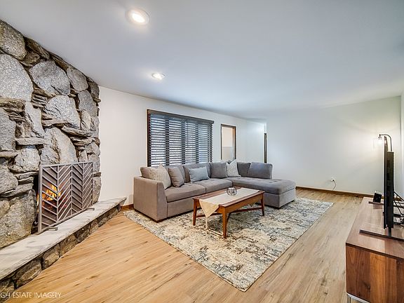 5th image of 15306 Narcissus Ct