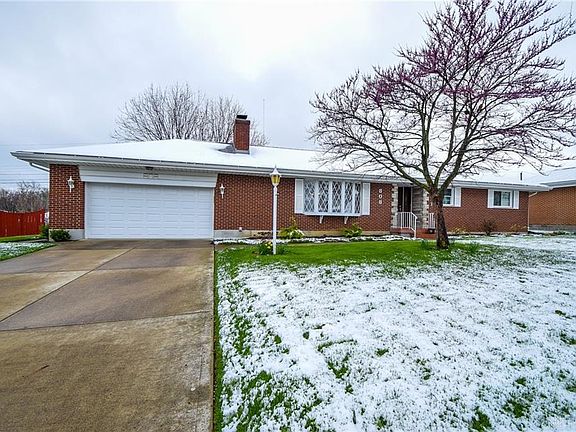 3rd image of 808 Larriwood Ave