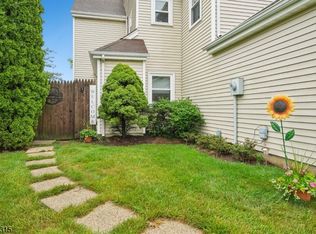 17 Cooper Ct, Freehold, NJ 07728