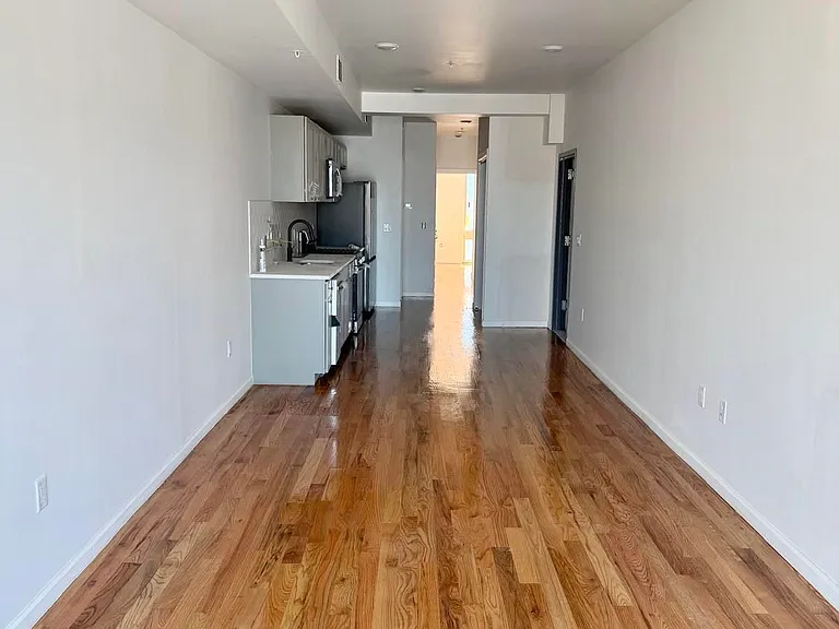 88 Romaine Ave — Photo 34