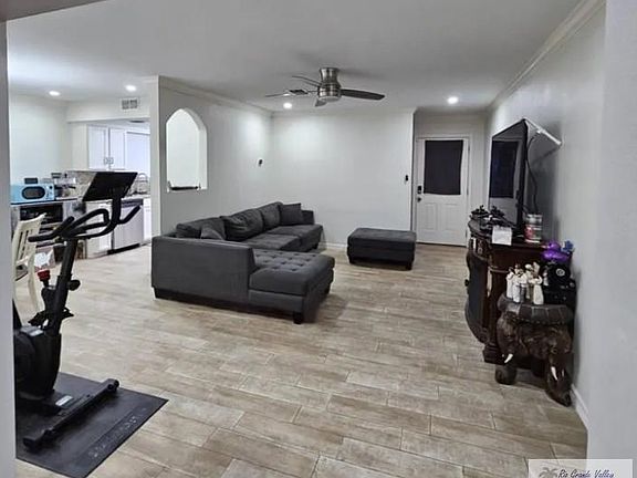 3rd image of 401 Whalen Rd