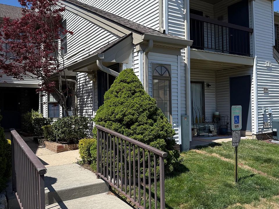 1st image of 1511 Pebble Pl