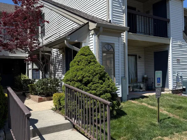 1511 Pebble Pl, Parlin, NJ 08859