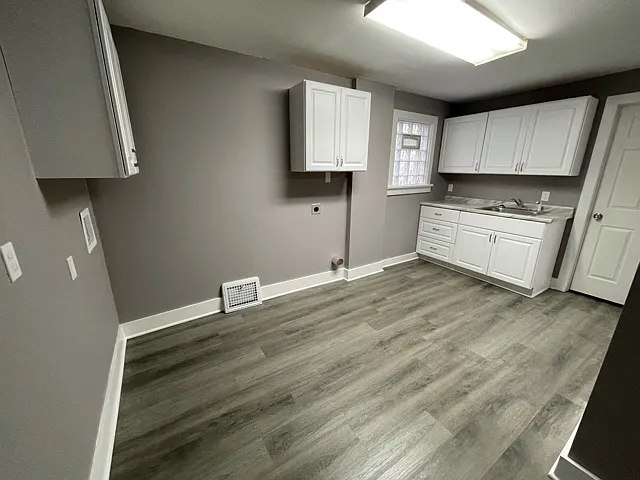 879 Chester Ave — Photo 4