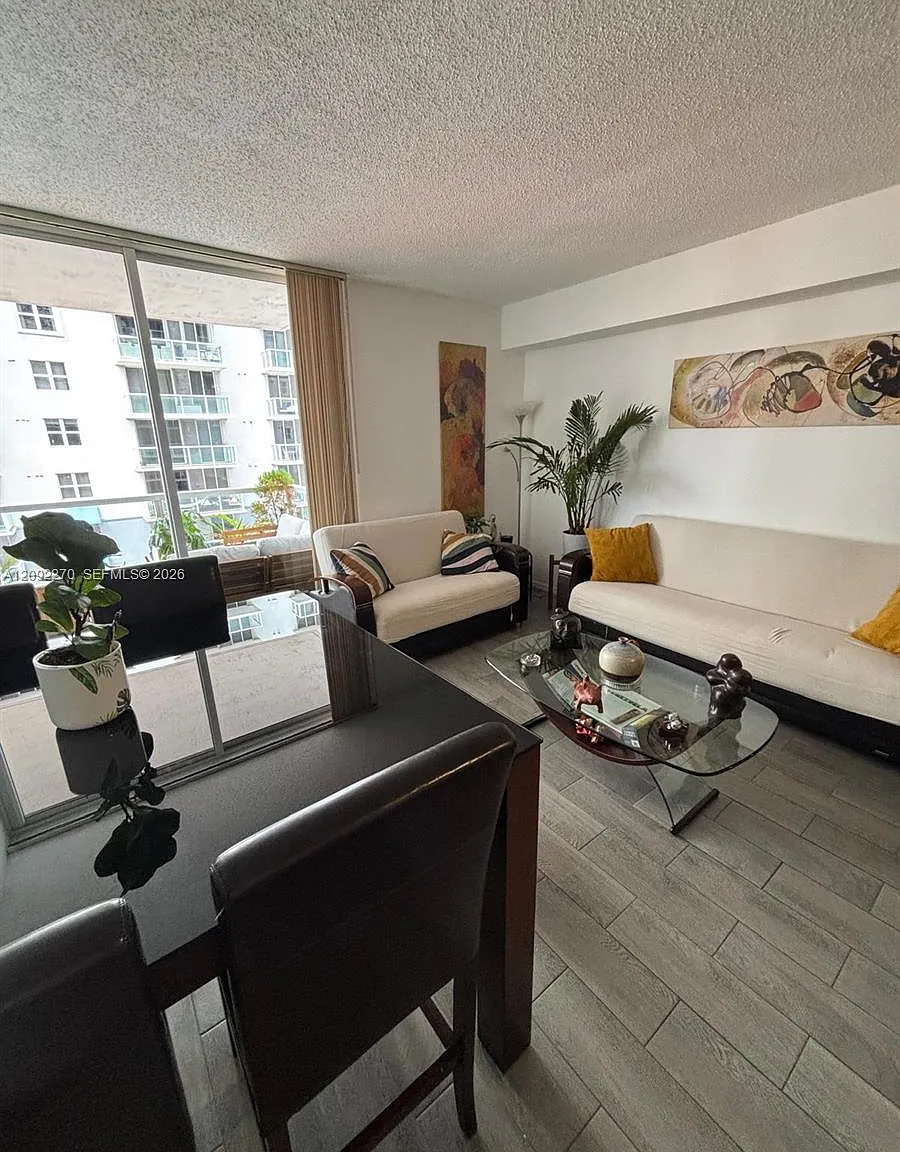Blue Lagoon Condo — Photo 3