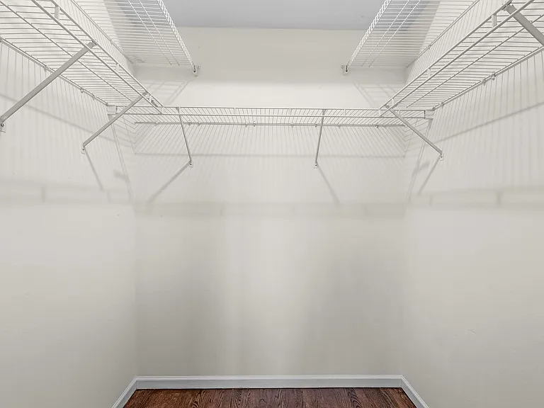 Columbia Court — Photo 22
