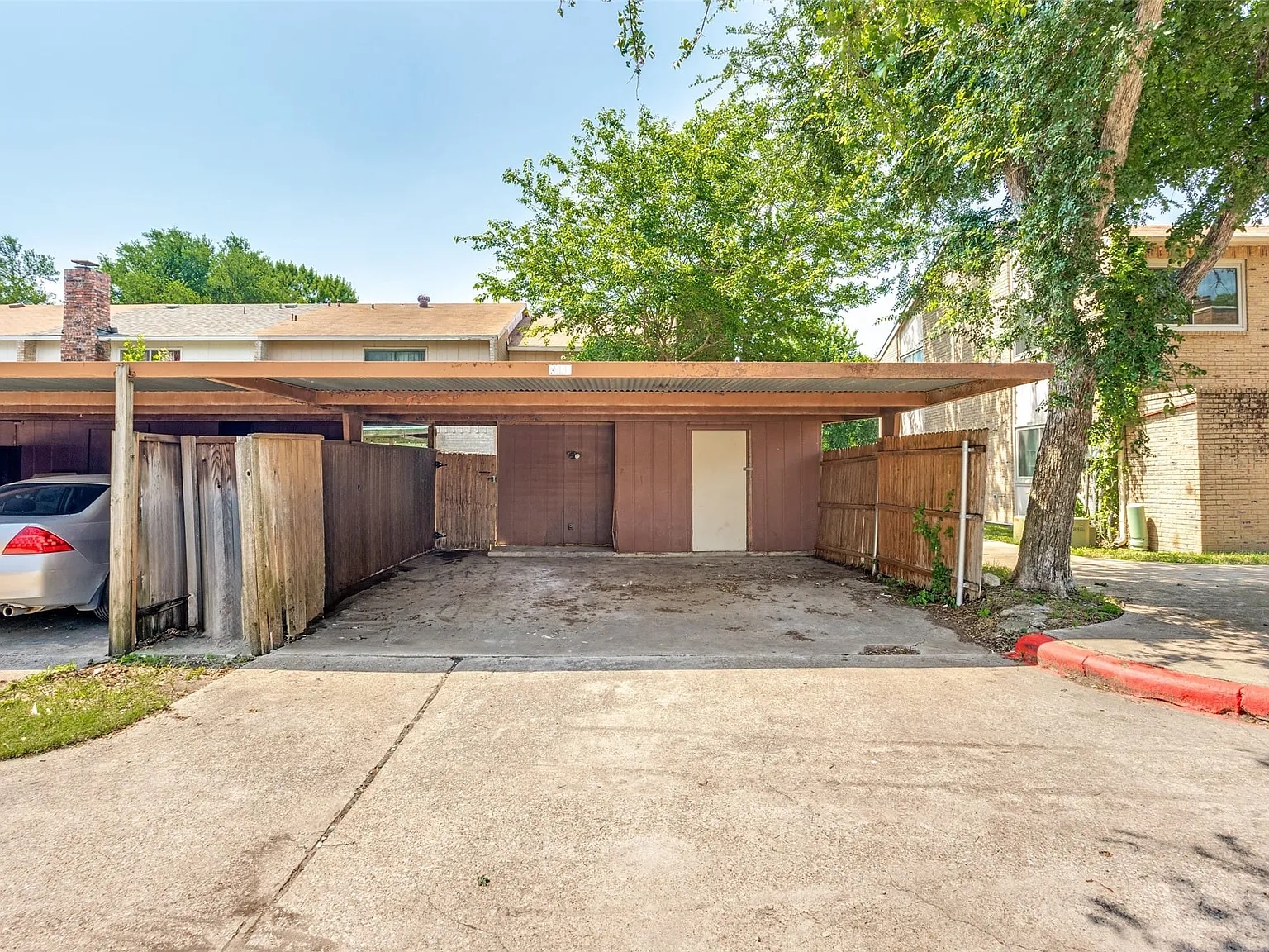 3 bed, 3.0 bath, 1656 sqft, $2,000 — Photo 2