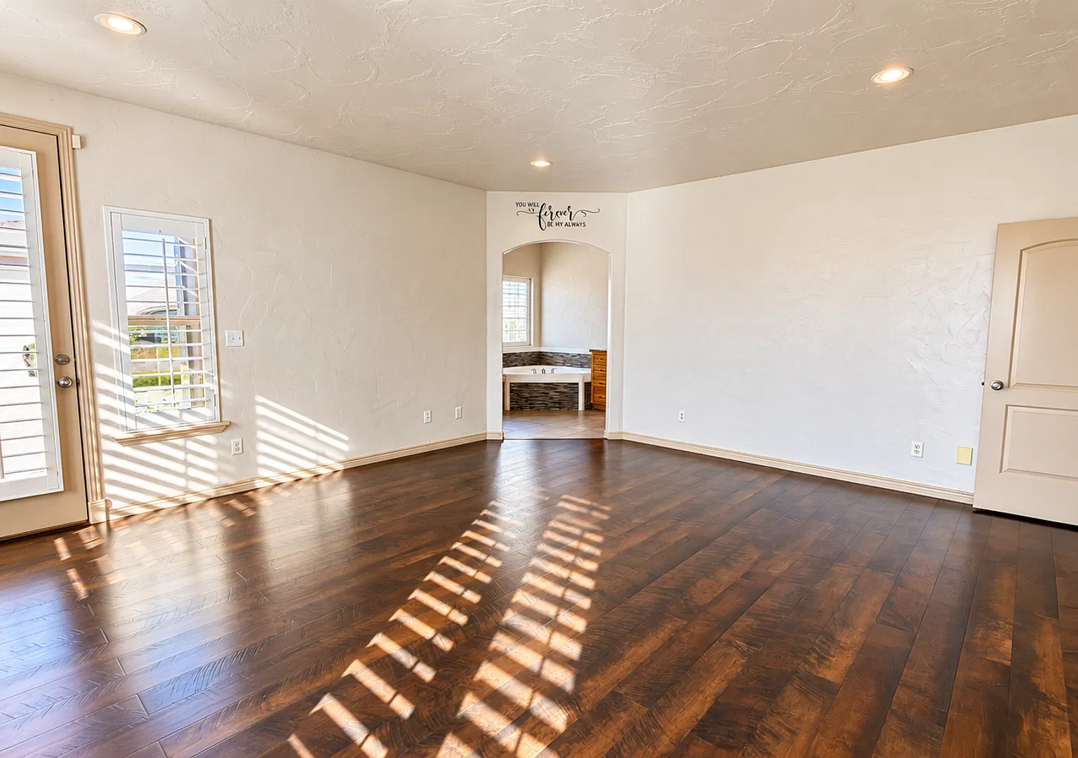 Beautiful 3 Bedroom Home! — Photo 4