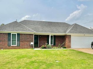 136 Royal Oaks Dr, Brighton, TN 38011