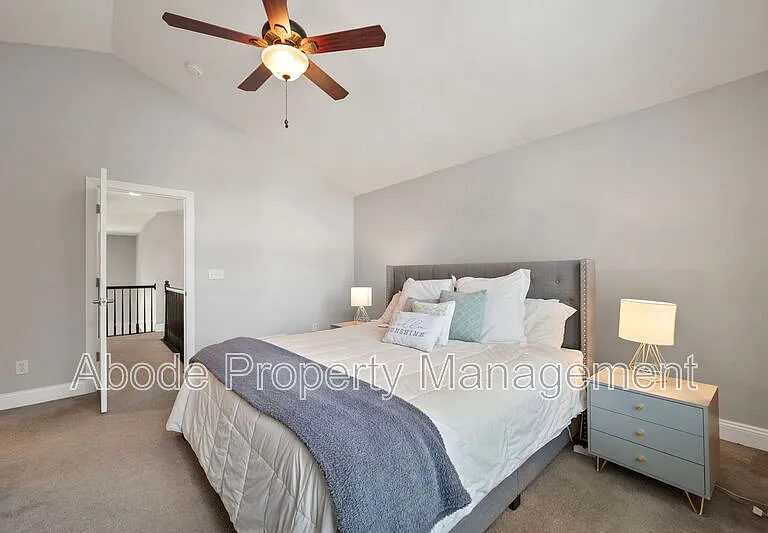 2214 Andrews St — Photo 19