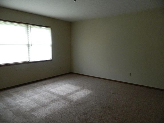 3rd image of 4944 Mercedes Dr