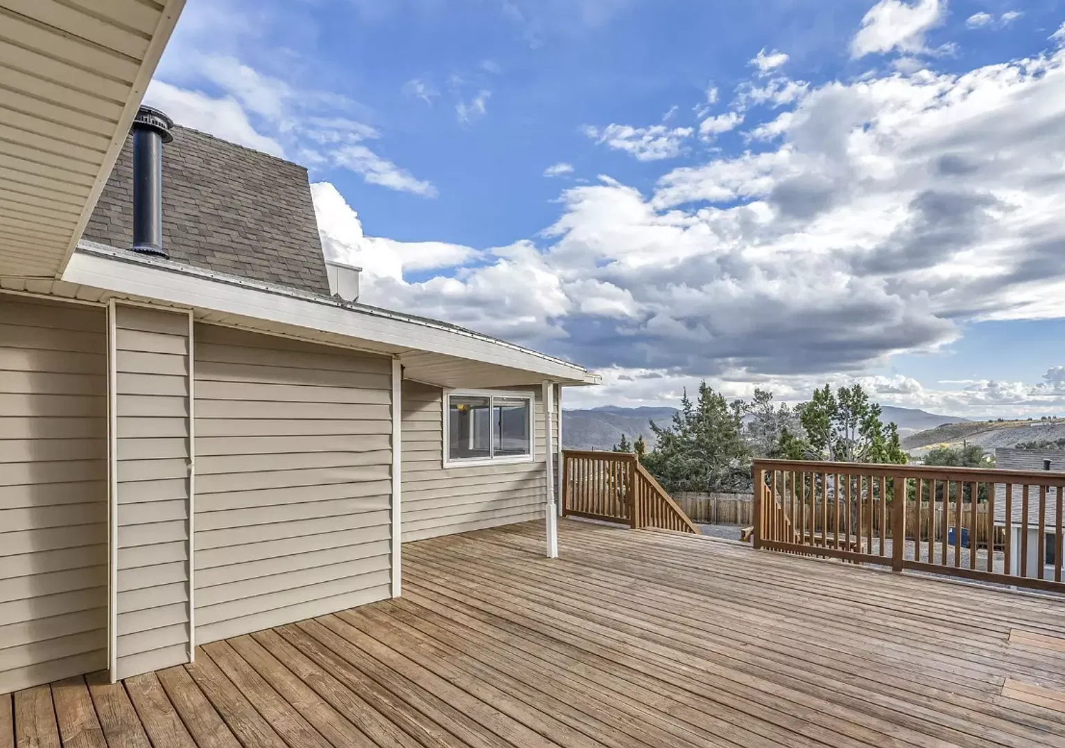 Charming 3-Bedroom Home in Mound House with RV Parking and Horse-Friendly Property — Photo 3