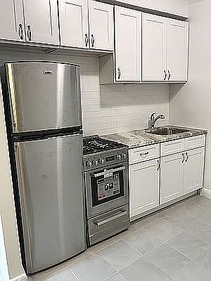 4th image of 231 E 81st St #4