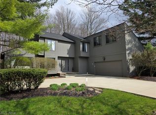 5009 Lansdowne Dr, Solon, OH