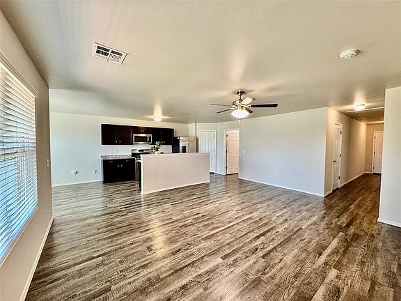 3rd image of 4208 Umbria Rd