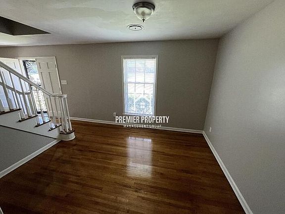 3rd image of 2065 Saint James Dr