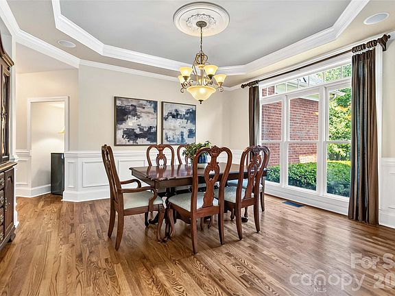 5th image of 16511 Segars Ln