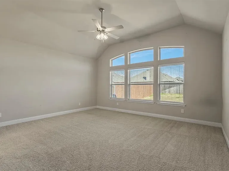104 Colonial Dr — Photo 9