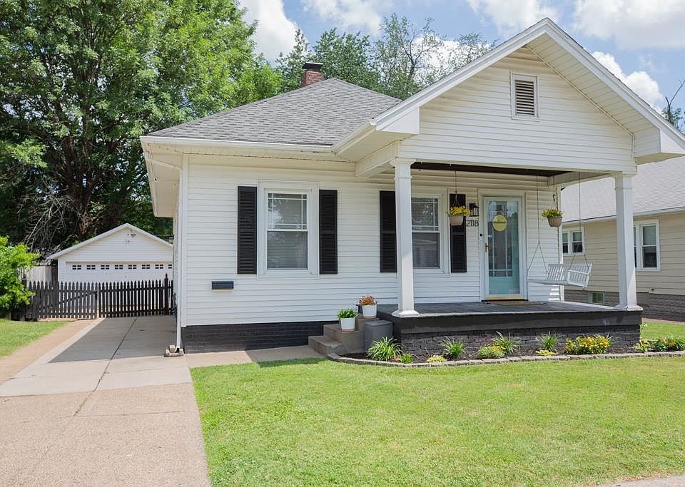 1st image of 2118 E Blackford Ave