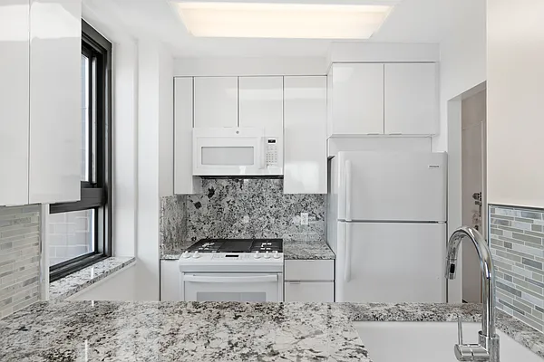 Rented by Douglas Elliman | media 19