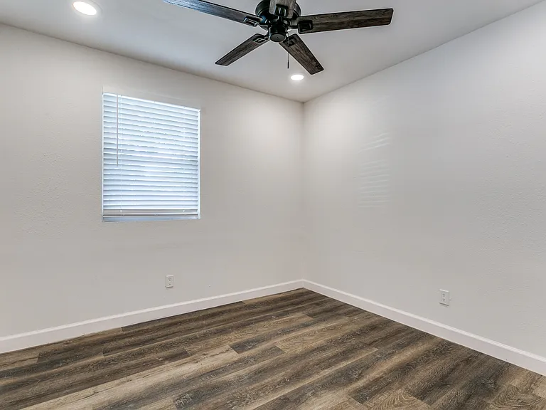 1535 Carnation Dr — Photo 25