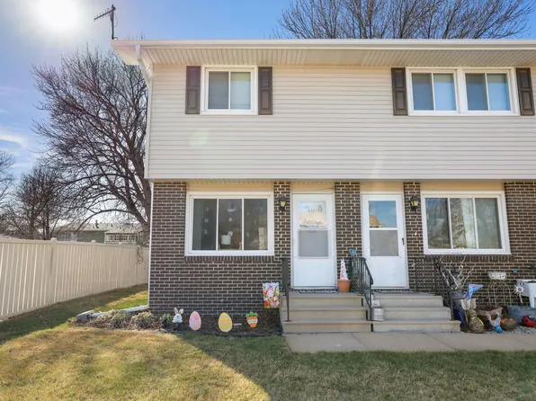 611 Thomas Dr, Hastings, NE 68901