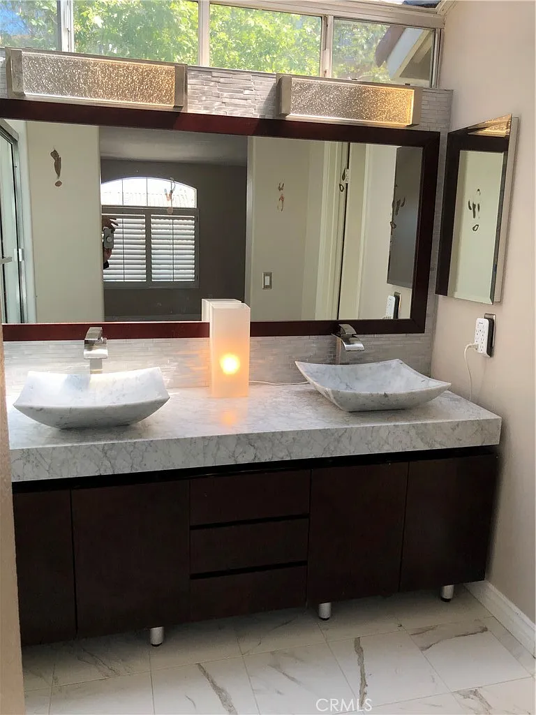 3 bed, 2.5 bath, 1689 sqft, $4,800 — Photo 2