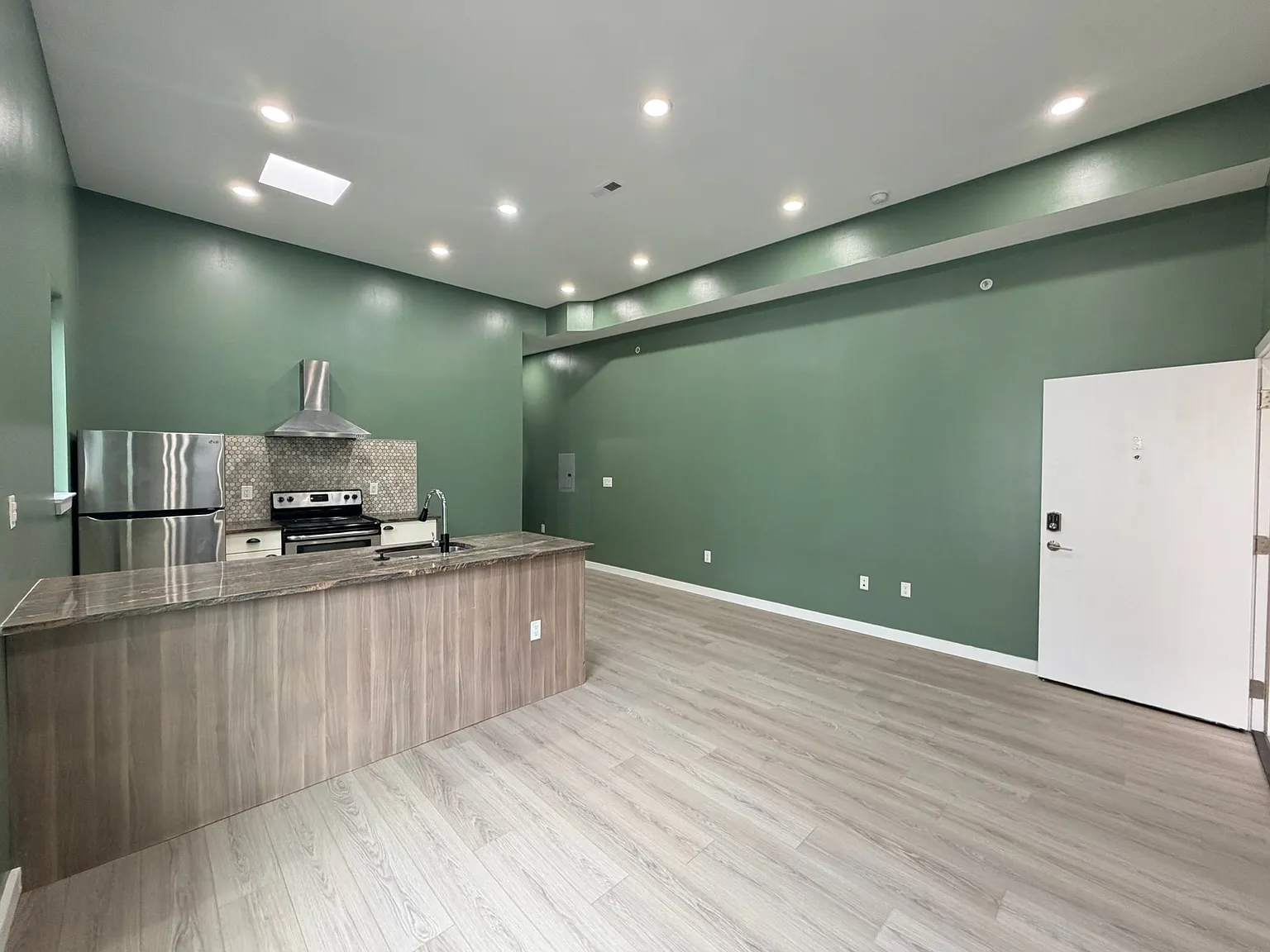 2 bed, 800 sqft, $1,449 — Photo 2