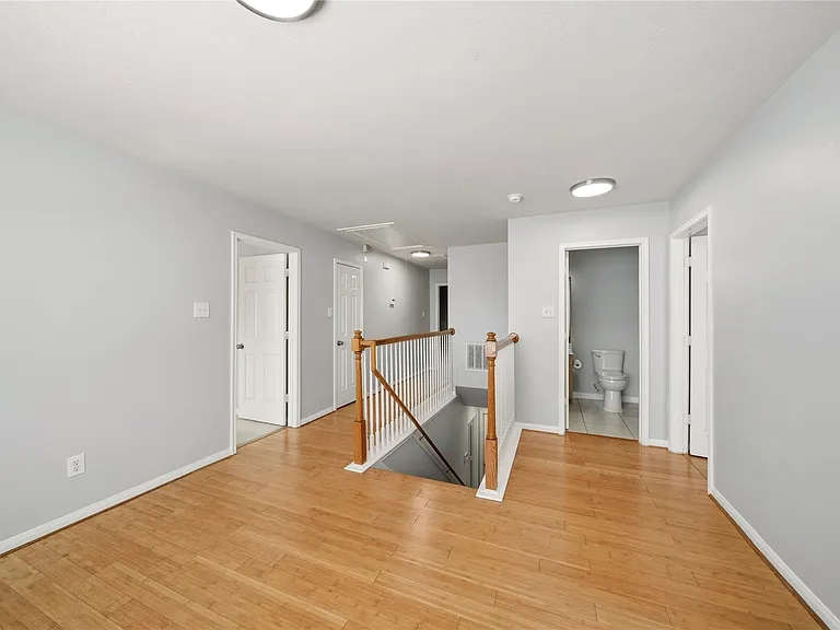 7027 Waveland Dr — Photo 29