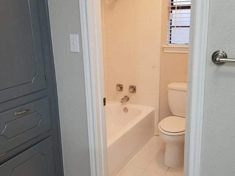 807 Saint Paul Ct — Photo 11