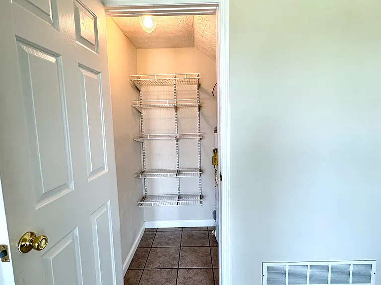 638 Hampton Way #B — Photo 20