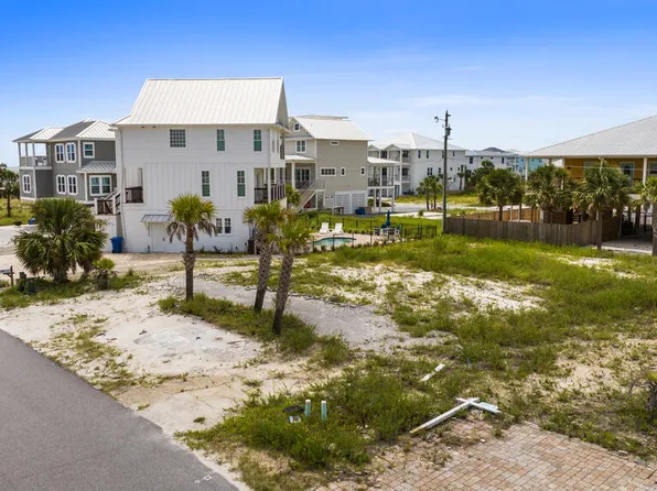112 39th St, Mexico Beach, FL 32456