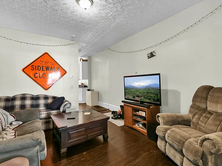 1508 Summit St — Photo 8