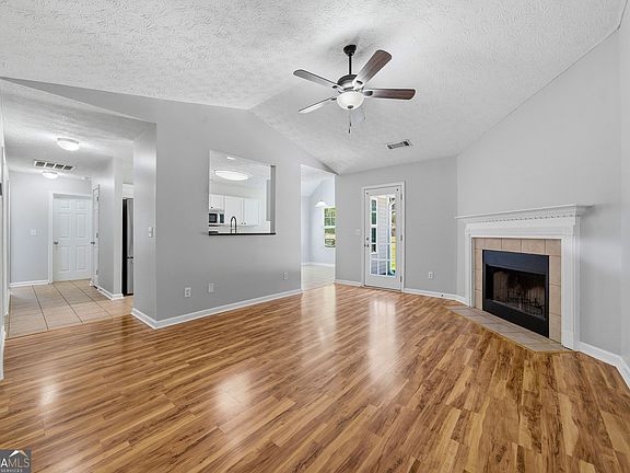 3rd image of 206 Rock House Rd