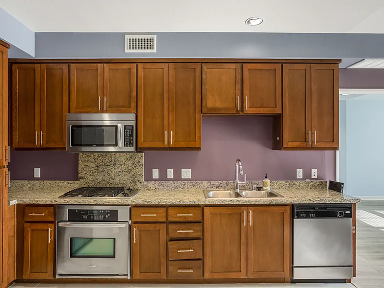 21301 Erwin St #526 — Photo 7