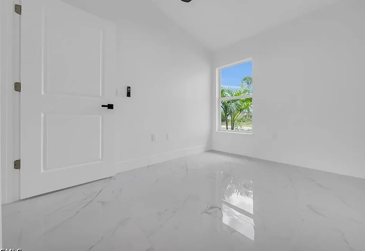 3 bed, 947 sqft, $1,950 — Photo 4