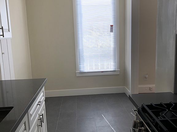 4th image of 2410 Chestnut St APT 23