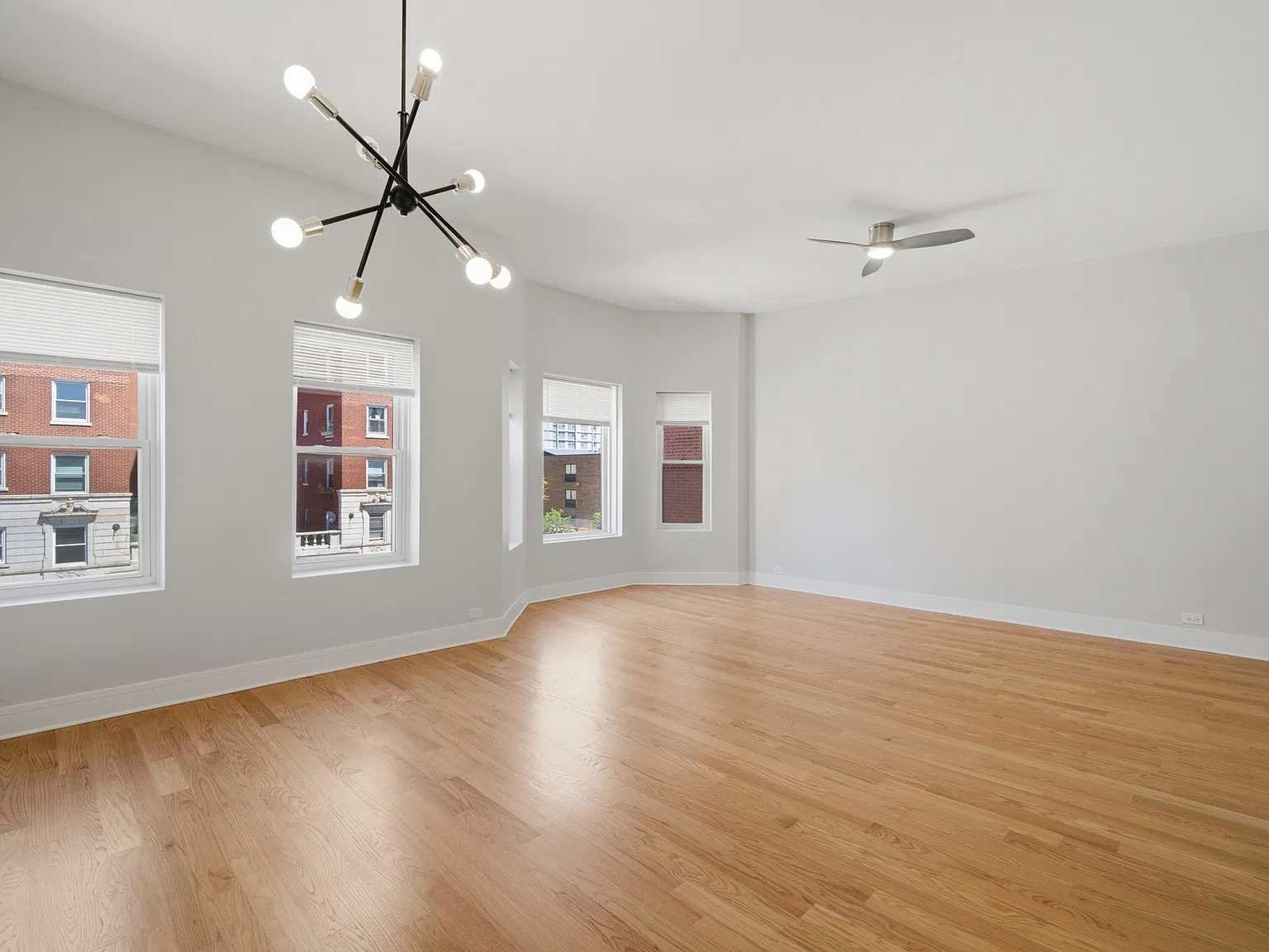 3 bed, 1.5 bath, 1400 sqft, $3,250 — Photo 3
