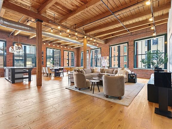 3rd image of 49 Melcher St Unit Penthouse 501