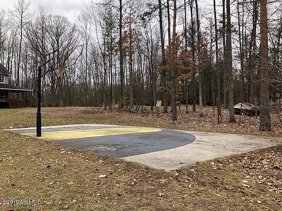 4th image of 19643 Heights Circle Dr