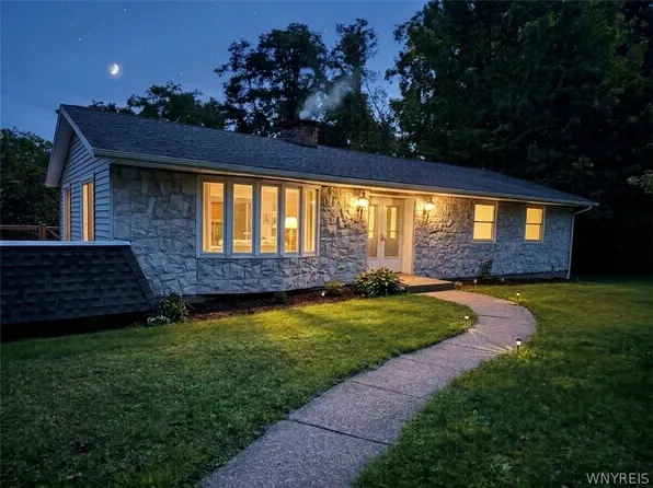 11 Drake Ave, Silver Creek, NY 14136